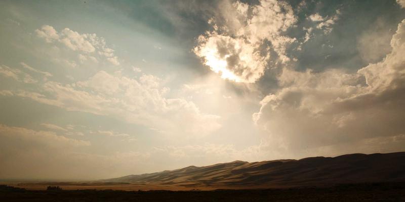 国际空运 vs 海运:如何选择?货运代理揭秘两大物流方式的优缺点与适用场景